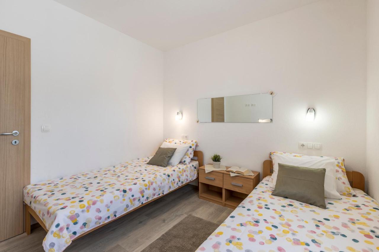 Apart Sa Terasom 250M Od Plaze,Parking,Wi Fi,Rostilj Trogir Luaran gambar