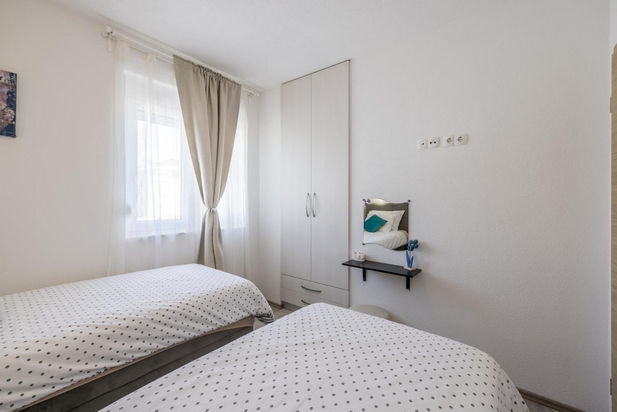 Apart Sa Terasom 250M Od Plaze,Parking,Wi Fi,Rostilj Trogir Luaran gambar
