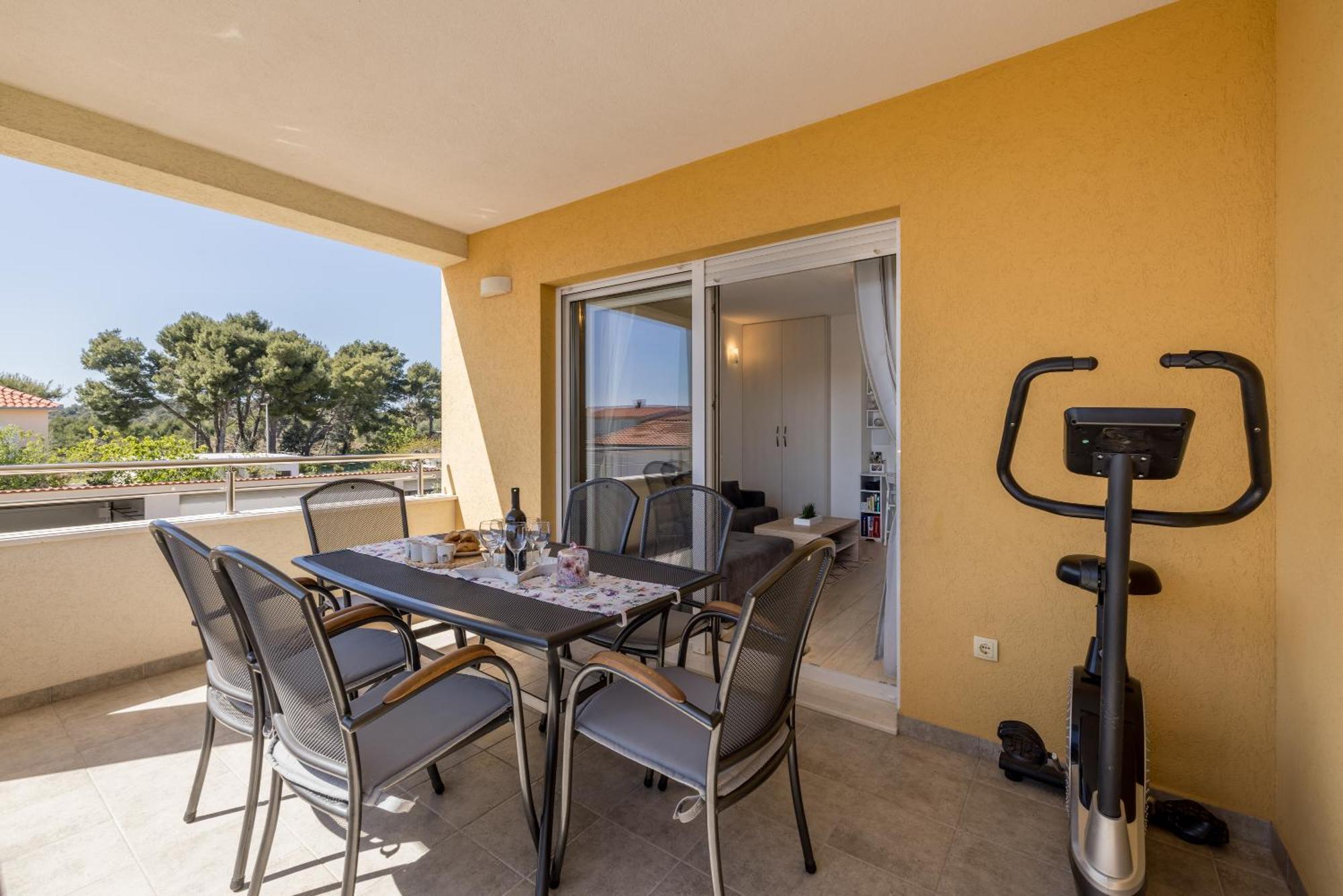 Apart Sa Terasom 250M Od Plaze,Parking,Wi Fi,Rostilj Trogir Luaran gambar