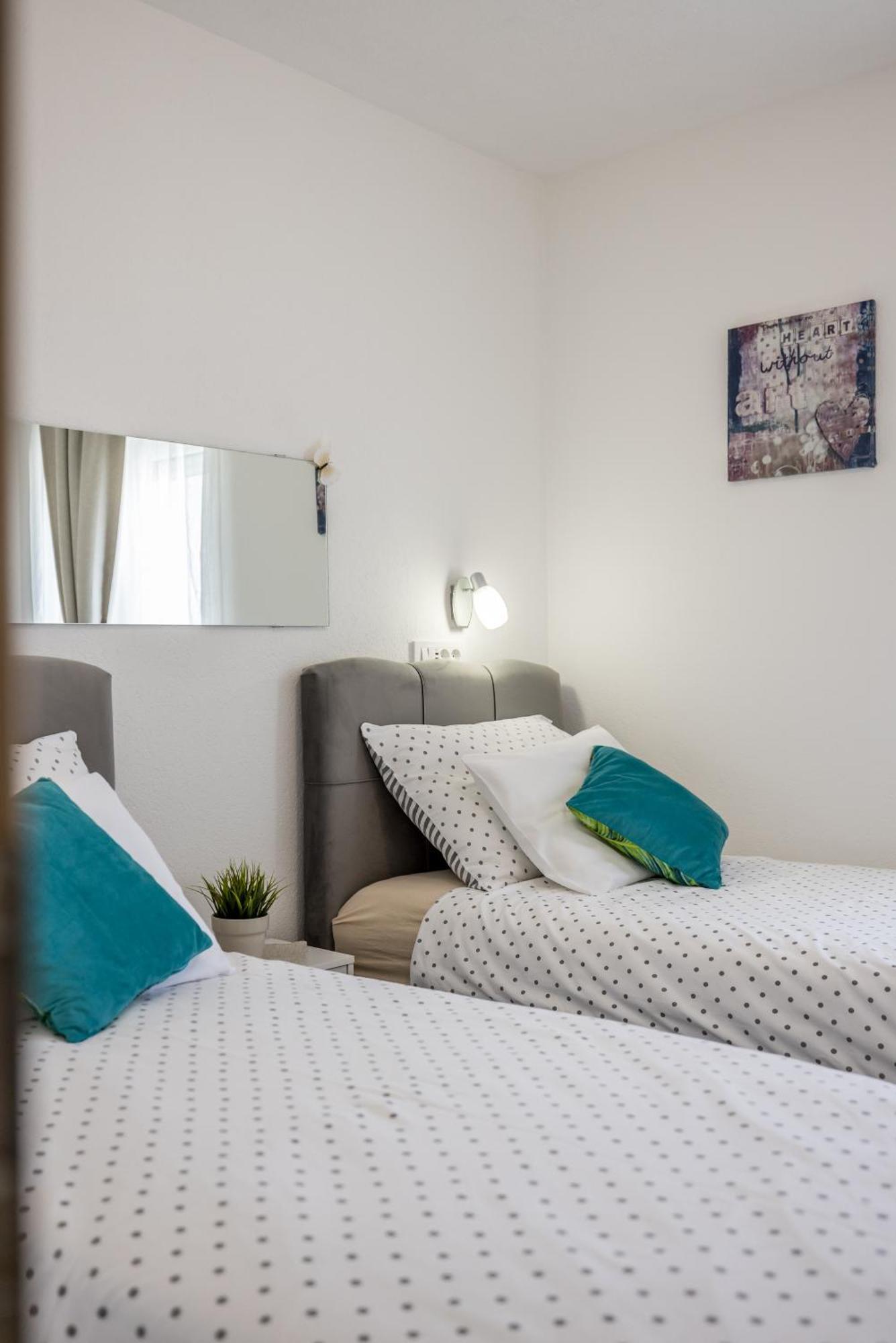 Apart Sa Terasom 250M Od Plaze,Parking,Wi Fi,Rostilj Trogir Luaran gambar